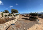 Agios Nikolaos MIT VIDEO: Kreta, Agios Nikolaos: Hochwertige, unfertige Bungalow-Villa mit Gästehäusern, mehreren Pools und herrlicher Haus